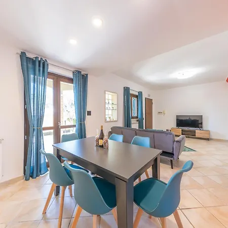 La Cha Di Giada Nyaraló *