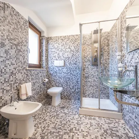 La Cha Di Giada Nyaraló